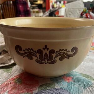 Pfaltzgraff Village 3 Qt. / 9.5" Mixing Bowl #458 Old Castle Backstamp